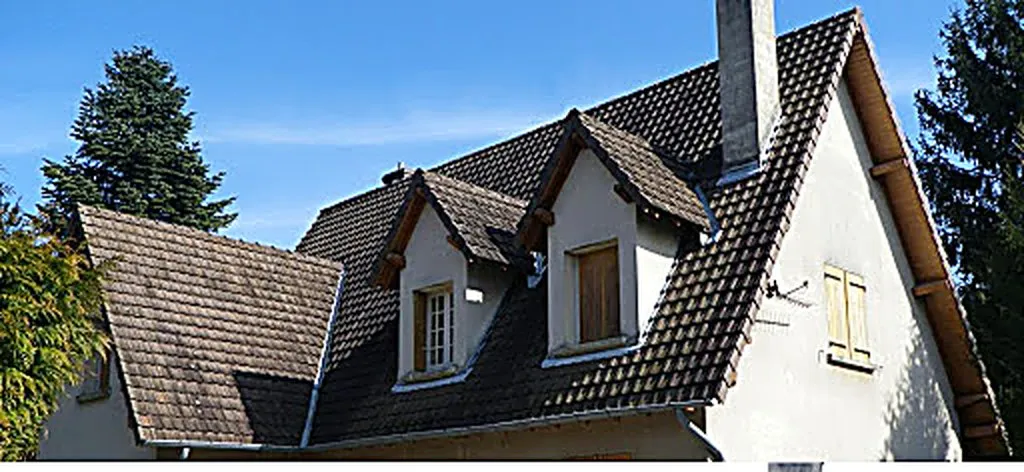 Rénovation toiture tuiles & ardoise — Vouvray — avant