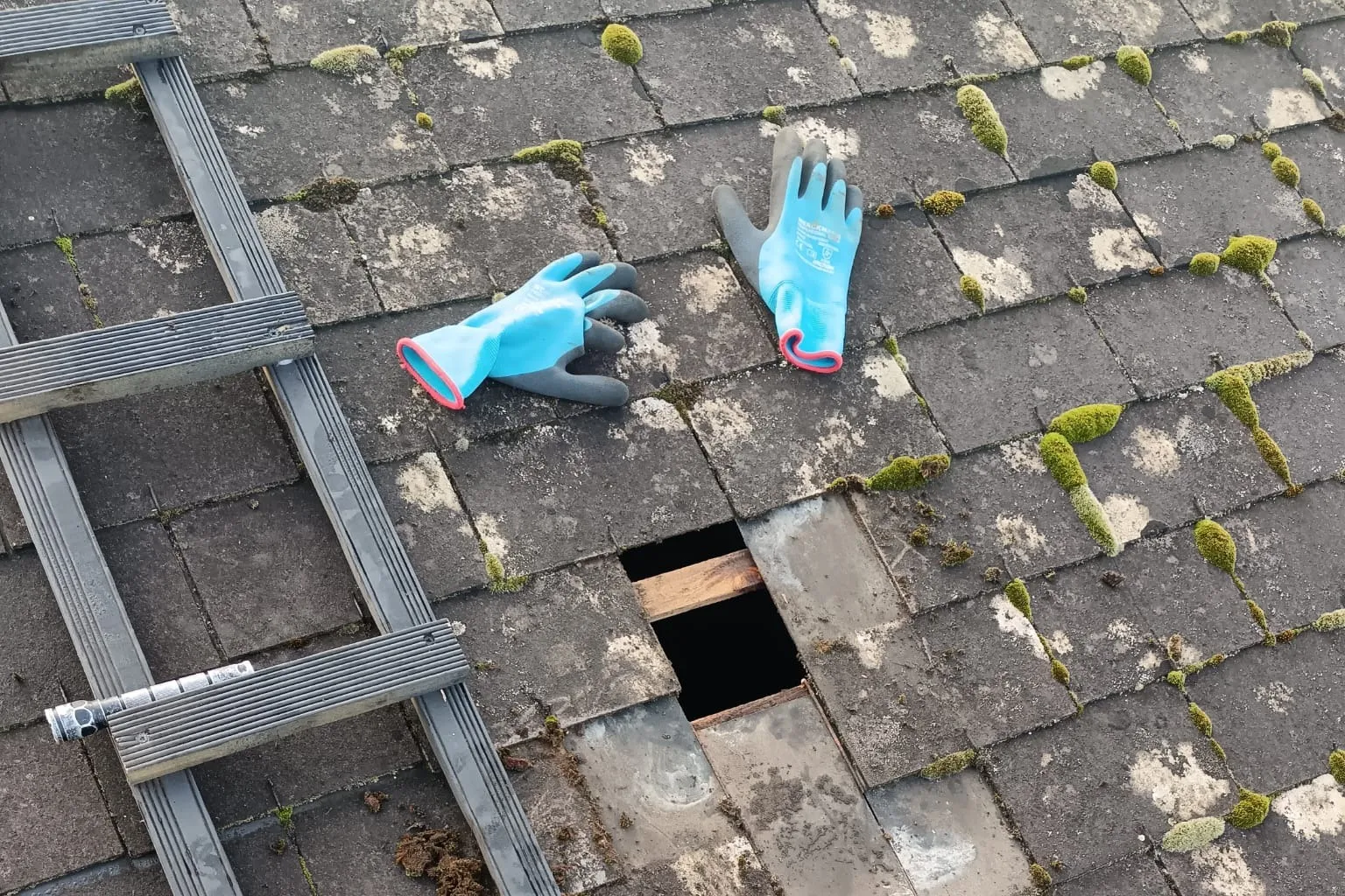 Remplacement ardoises — outils prêts — Amboise