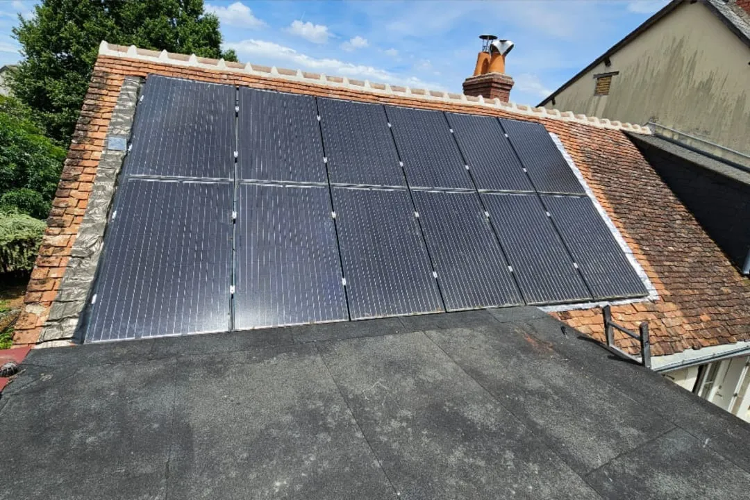 Panneaux photovoltaïques posés — Amboise