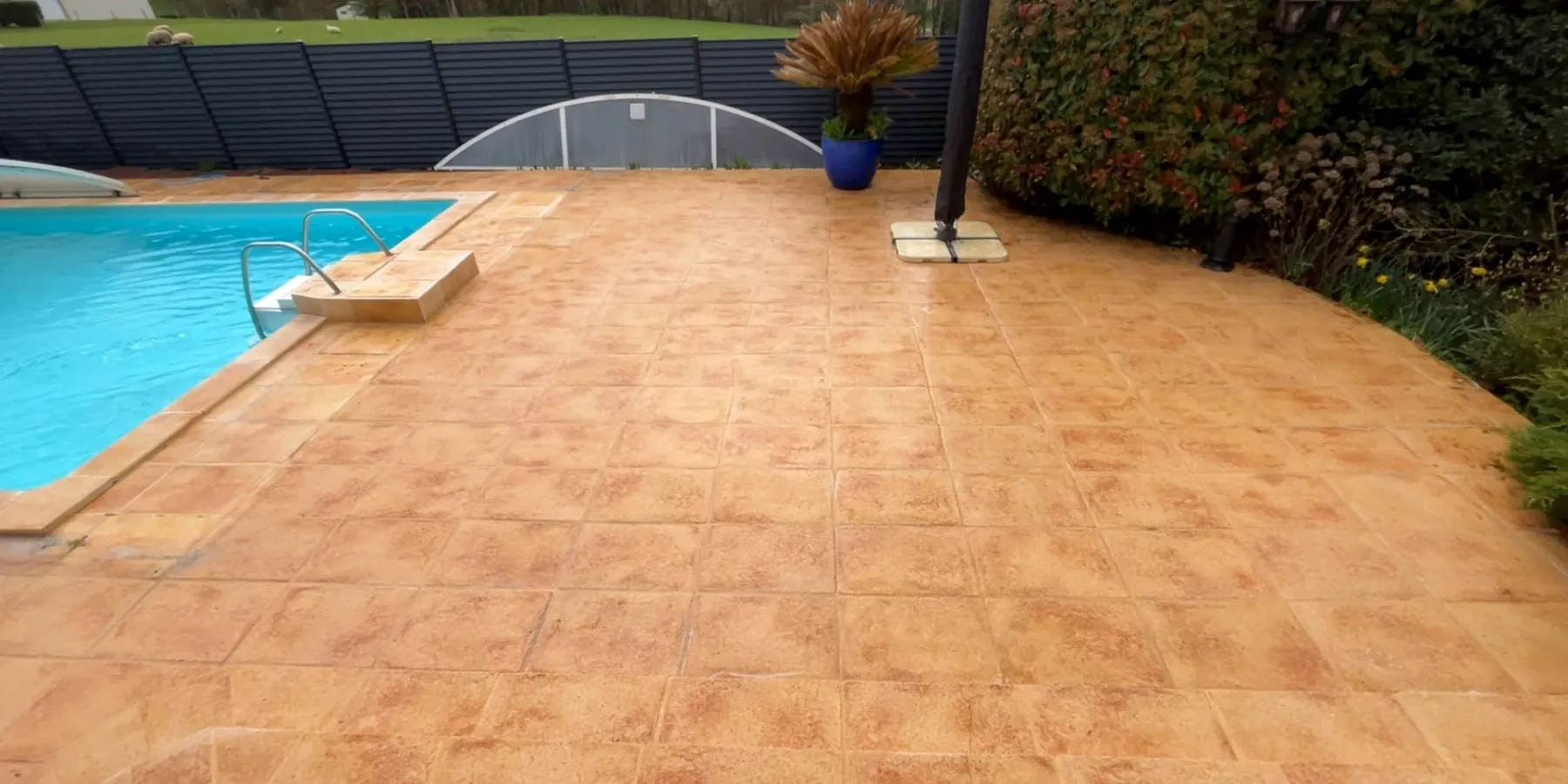 Nettoyage terrasse de piscine — Saint-Avertin — après