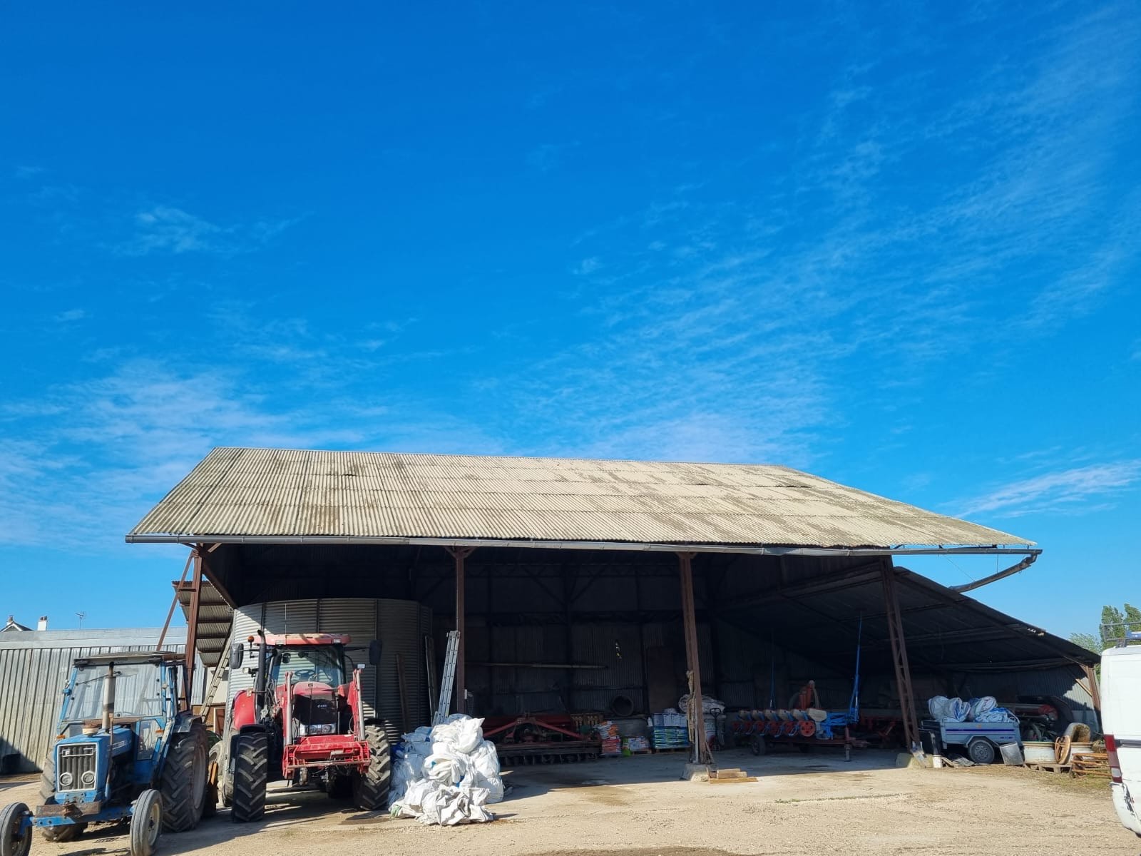 Nettoyage de bâtiments agricoles avant après — avant