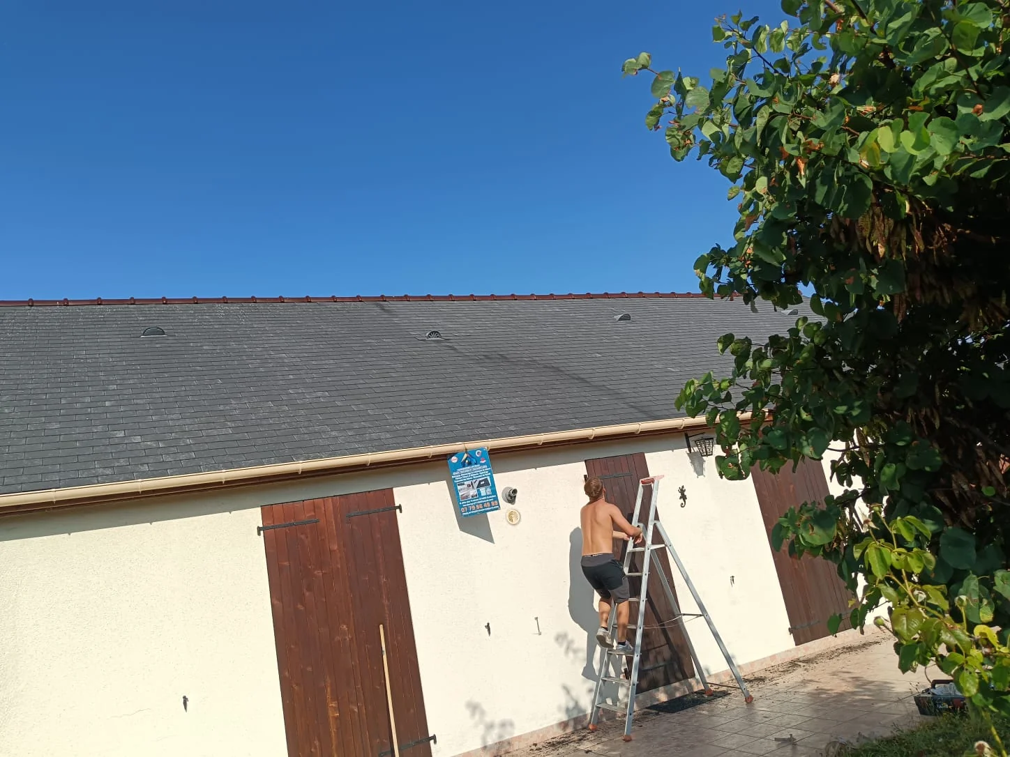 Entretien de la gouttière sur toute la longueur du bâtiment — Indre-et-Loire (37)